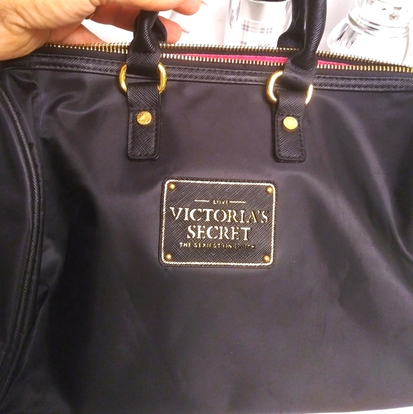 Victoria's Secret Other - Victoria's Secret purse and Beauty bundle!